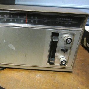 VTG 70'S PANASONIC MODEL RE7329 2 BAND RADIO